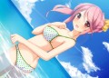 水着と海と