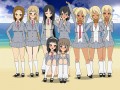 ビーチで戯れる女子高生たち