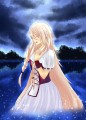 夜空輝く湖の中に彼女はいた。