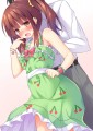 智絵里ちゃんの服の間から手を突っ込んで